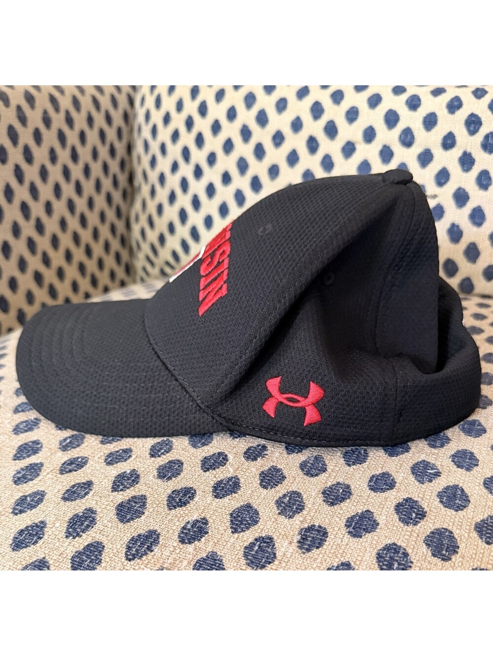 Wisconsin Badgers Under Armour Small/ Medium Black stretch fit Cap Hat Bucky - Picture 3 of 6